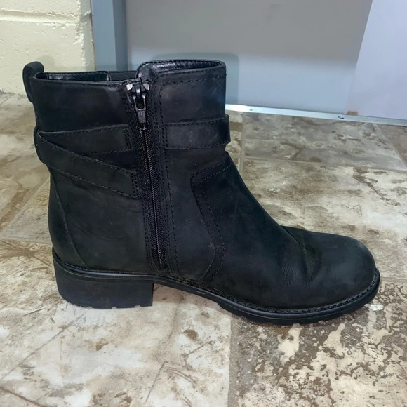 Women Clark’s Orinoco Bend Ankle Boot Black Leather zip up  small heel size 8.5 - Picture 6 of 13